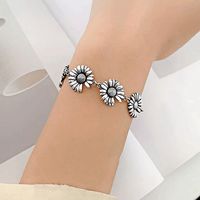 Thumbnail for THAI SILVER Daisy 'BLOOMING ' Bracelet