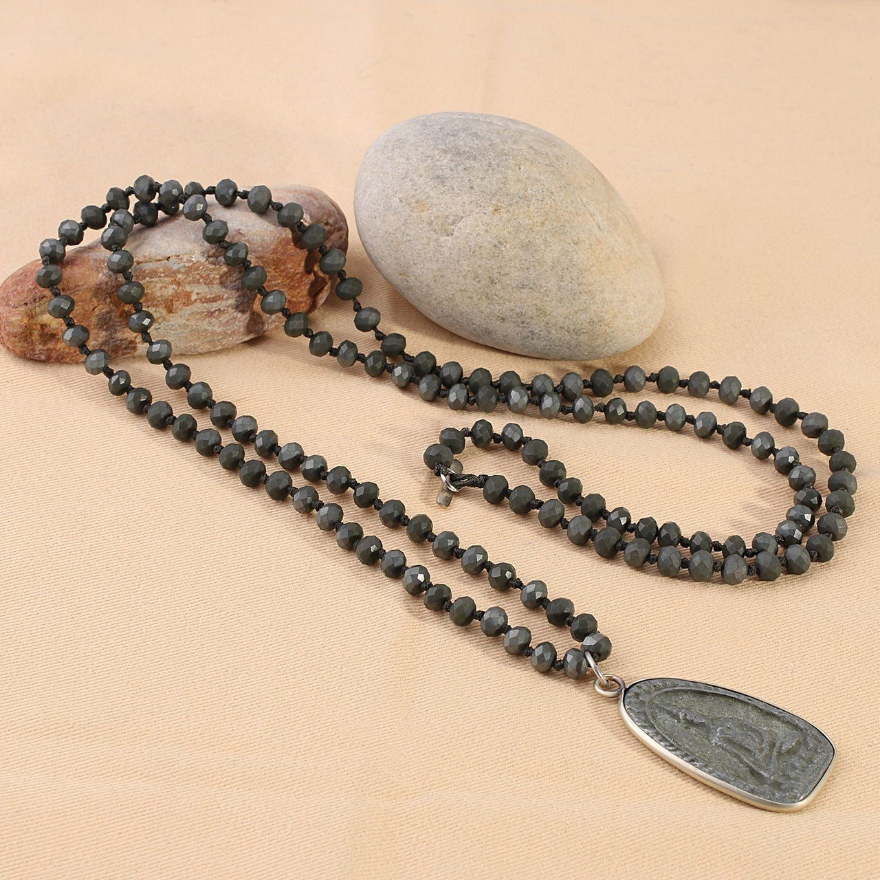 Ancient Style Sakyamuni BUDDHA GUARDIAN Amulet HEMATITE Stone FOCUS Pendant Necklace