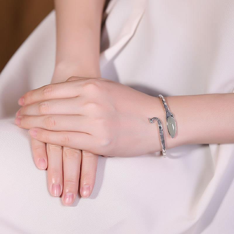 THAI SILVER Delicately Designed Phoenix & Chalcedony Bangle